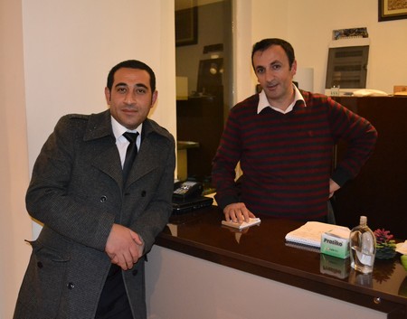 Hakkarinin Yüksekova ilçesinde 24 Kasım Öğretmenler günü dolayısıyla düzenlenen programda halay çekerek gönüllerince eğlendiler.