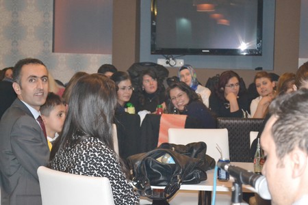 Hakkarinin Yüksekova ilçesinde 24 Kasım Öğretmenler günü dolayısıyla düzenlenen programda halay çekerek gönüllerince eğlendiler.