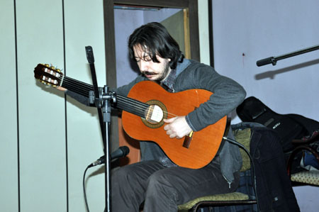 Düş Sokağı Sakinlerinin solisti Murat Yılmazyıldırım Yüksekova'da konser verdi.