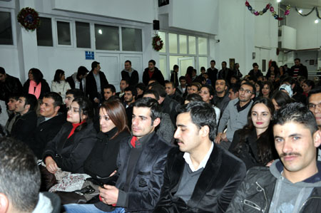Düş Sokağı Sakinlerinin solisti Murat Yılmazyıldırım Yüksekova'da konser verdi.