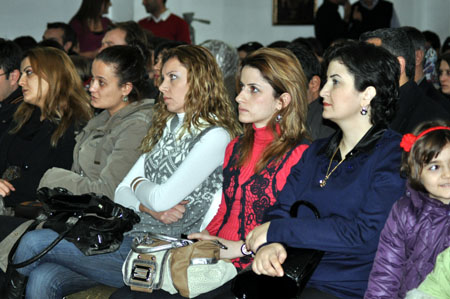 Düş Sokağı Sakinlerinin solisti Murat Yılmazyıldırım Yüksekova'da konser verdi.