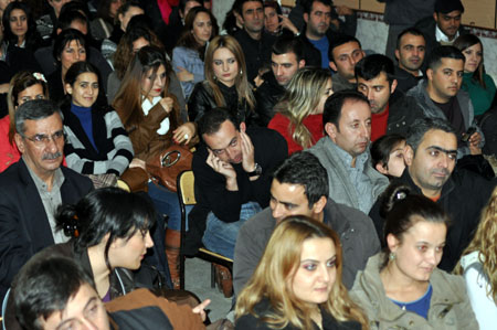 Düş Sokağı Sakinlerinin solisti Murat Yılmazyıldırım Yüksekova'da konser verdi.