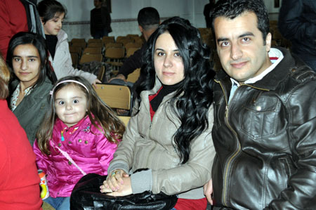 Düş Sokağı Sakinlerinin solisti Murat Yılmazyıldırım Yüksekova'da konser verdi.