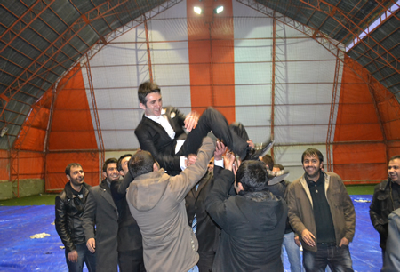 Hakkari'nin Yüksekova ilçesinde 103-04-12.2011 Aralık. Dünya evine giren bazı çiftlerimizi sizler için sayfamıza taşıdık. Yüksekova Güncel ailesi olarak tüm çiftlerimize mutluluklar dileriz.