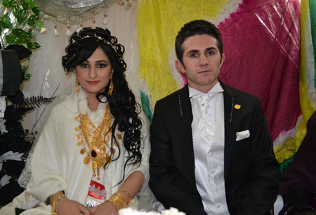 Hakkari'nin Yüksekova ilçesinde 103-04-12.2011 Aralık. Dünya evine giren bazı çiftlerimizi sizler için sayfamıza taşıdık. Yüksekova Güncel ailesi olarak tüm çiftlerimize mutluluklar dileriz.