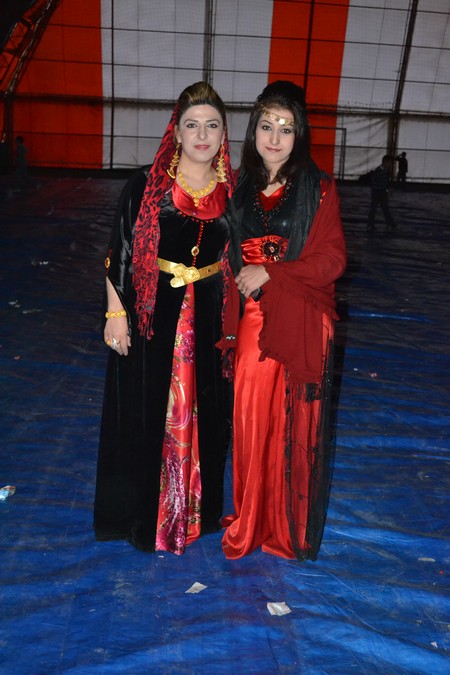 Hakkari'nin Yüksekova ilçesinde 103-04-12.2011 Aralık. Dünya evine giren bazı çiftlerimizi sizler için sayfamıza taşıdık. Yüksekova Güncel ailesi olarak tüm çiftlerimize mutluluklar dileriz.