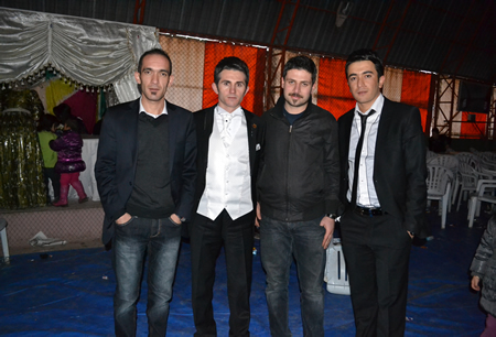 Hakkari'nin Yüksekova ilçesinde 103-04-12.2011 Aralık. Dünya evine giren bazı çiftlerimizi sizler için sayfamıza taşıdık. Yüksekova Güncel ailesi olarak tüm çiftlerimize mutluluklar dileriz.