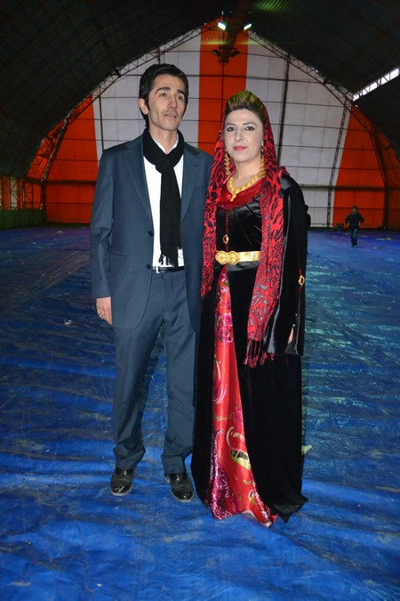 Hakkari'nin Yüksekova ilçesinde 103-04-12.2011 Aralık. Dünya evine giren bazı çiftlerimizi sizler için sayfamıza taşıdık. Yüksekova Güncel ailesi olarak tüm çiftlerimize mutluluklar dileriz.