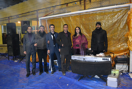 Hakkari'nin Yüksekova ilçesinde 103-04-12.2011 Aralık. Dünya evine giren bazı çiftlerimizi sizler için sayfamıza taşıdık. Yüksekova Güncel ailesi olarak tüm çiftlerimize mutluluklar dileriz.