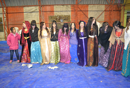 Hakkari'nin Yüksekova ilçesinde 103-04-12.2011 Aralık. Dünya evine giren bazı çiftlerimizi sizler için sayfamıza taşıdık. Yüksekova Güncel ailesi olarak tüm çiftlerimize mutluluklar dileriz.