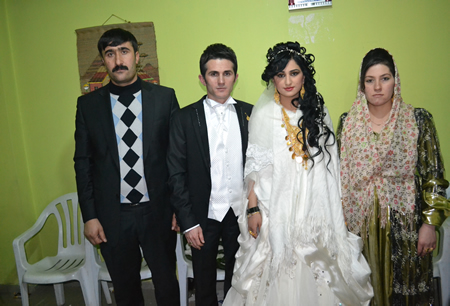 Hakkari'nin Yüksekova ilçesinde 103-04-12.2011 Aralık. Dünya evine giren bazı çiftlerimizi sizler için sayfamıza taşıdık. Yüksekova Güncel ailesi olarak tüm çiftlerimize mutluluklar dileriz.