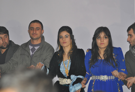 Hakkari'nin Yüksekova ilçesinde 103-04-12.2011 Aralık. Dünya evine giren bazı çiftlerimizi sizler için sayfamıza taşıdık. Yüksekova Güncel ailesi olarak tüm çiftlerimize mutluluklar dileriz.