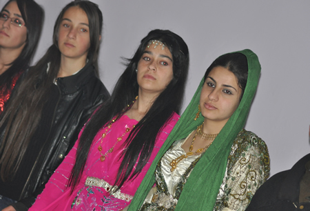 Hakkari'nin Yüksekova ilçesinde 103-04-12.2011 Aralık. Dünya evine giren bazı çiftlerimizi sizler için sayfamıza taşıdık. Yüksekova Güncel ailesi olarak tüm çiftlerimize mutluluklar dileriz.