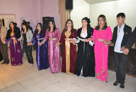 Hakkari'nin Yüksekova ilçesinde 103-04-12.2011 Aralık. Dünya evine giren bazı çiftlerimizi sizler için sayfamıza taşıdık. Yüksekova Güncel ailesi olarak tüm çiftlerimize mutluluklar dileriz.