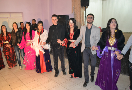 Hakkari'nin Yüksekova ilçesinde 103-04-12.2011 Aralık. Dünya evine giren bazı çiftlerimizi sizler için sayfamıza taşıdık. Yüksekova Güncel ailesi olarak tüm çiftlerimize mutluluklar dileriz.