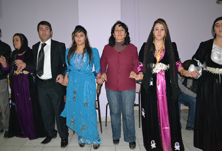 Hakkari'nin Yüksekova ilçesinde 103-04-12.2011 Aralık. Dünya evine giren bazı çiftlerimizi sizler için sayfamıza taşıdık. Yüksekova Güncel ailesi olarak tüm çiftlerimize mutluluklar dileriz.