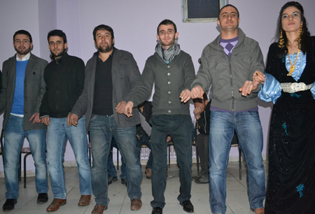 Hakkari'nin Yüksekova ilçesinde 103-04-12.2011 Aralık. Dünya evine giren bazı çiftlerimizi sizler için sayfamıza taşıdık. Yüksekova Güncel ailesi olarak tüm çiftlerimize mutluluklar dileriz.