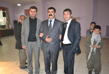 Hakkari'nin Yüksekova ilçesinde 103-04-12.2011 Aralık. Dünya evine giren bazı çiftlerimizi sizler için sayfamıza taşıdık. Yüksekova Güncel ailesi olarak tüm çiftlerimize mutluluklar dileriz.