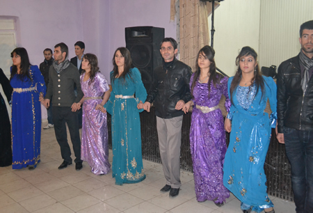 Hakkari'nin Yüksekova ilçesinde 103-04-12.2011 Aralık. Dünya evine giren bazı çiftlerimizi sizler için sayfamıza taşıdık. Yüksekova Güncel ailesi olarak tüm çiftlerimize mutluluklar dileriz.