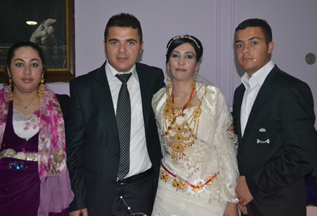 Hakkari'nin Yüksekova ilçesinde 103-04-12.2011 Aralık. Dünya evine giren bazı çiftlerimizi sizler için sayfamıza taşıdık. Yüksekova Güncel ailesi olarak tüm çiftlerimize mutluluklar dileriz.