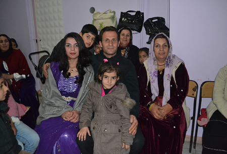 Hakkari'nin Yüksekova ilçesinde 103-04-12.2011 Aralık. Dünya evine giren bazı çiftlerimizi sizler için sayfamıza taşıdık. Yüksekova Güncel ailesi olarak tüm çiftlerimize mutluluklar dileriz.