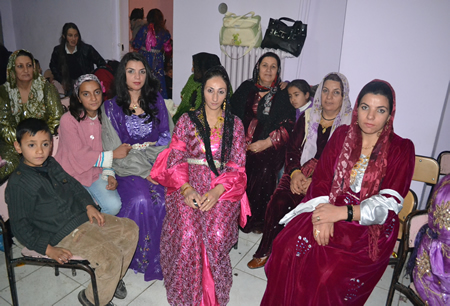 Hakkari'nin Yüksekova ilçesinde 103-04-12.2011 Aralık. Dünya evine giren bazı çiftlerimizi sizler için sayfamıza taşıdık. Yüksekova Güncel ailesi olarak tüm çiftlerimize mutluluklar dileriz.