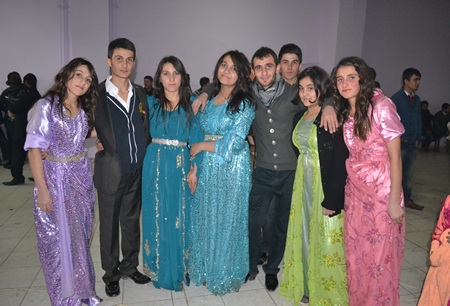 Hakkari'nin Yüksekova ilçesinde 103-04-12.2011 Aralık. Dünya evine giren bazı çiftlerimizi sizler için sayfamıza taşıdık. Yüksekova Güncel ailesi olarak tüm çiftlerimize mutluluklar dileriz.