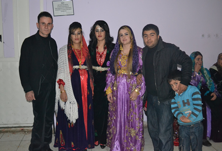 Hakkari'nin Yüksekova ilçesinde 103-04-12.2011 Aralık. Dünya evine giren bazı çiftlerimizi sizler için sayfamıza taşıdık. Yüksekova Güncel ailesi olarak tüm çiftlerimize mutluluklar dileriz.