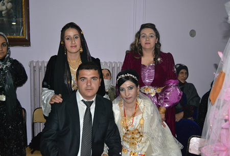 Hakkari'nin Yüksekova ilçesinde 103-04-12.2011 Aralık. Dünya evine giren bazı çiftlerimizi sizler için sayfamıza taşıdık. Yüksekova Güncel ailesi olarak tüm çiftlerimize mutluluklar dileriz.