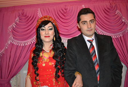 Hakkari'nin Yüksekova ilçesinde 103-04-12.2011 Aralık. Dünya evine giren bazı çiftlerimizi sizler için sayfamıza taşıdık. Yüksekova Güncel ailesi olarak tüm çiftlerimize mutluluklar dileriz.