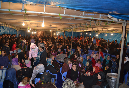Hakkari'nin Yüksekova ilçesinde 103-04-12.2011 Aralık. Dünya evine giren bazı çiftlerimizi sizler için sayfamıza taşıdık. Yüksekova Güncel ailesi olarak tüm çiftlerimize mutluluklar dileriz.