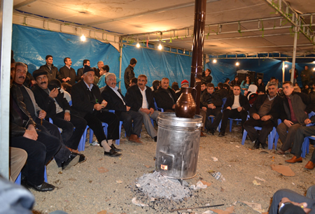 Hakkari'nin Yüksekova ilçesinde 103-04-12.2011 Aralık. Dünya evine giren bazı çiftlerimizi sizler için sayfamıza taşıdık. Yüksekova Güncel ailesi olarak tüm çiftlerimize mutluluklar dileriz.