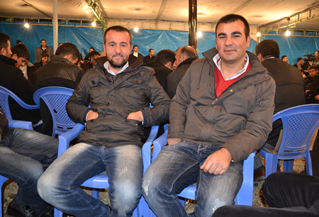 Hakkari'nin Yüksekova ilçesinde 103-04-12.2011 Aralık. Dünya evine giren bazı çiftlerimizi sizler için sayfamıza taşıdık. Yüksekova Güncel ailesi olarak tüm çiftlerimize mutluluklar dileriz.