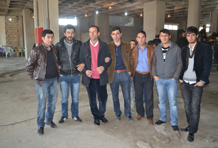 Hakkari'nin Yüksekova ilçesinde 103-04-12.2011 Aralık. Dünya evine giren bazı çiftlerimizi sizler için sayfamıza taşıdık. Yüksekova Güncel ailesi olarak tüm çiftlerimize mutluluklar dileriz.