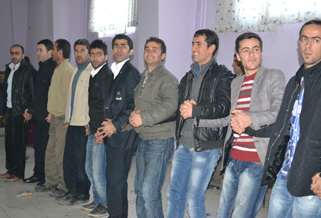 Hakkari'nin Yüksekova ilçesinde 103-04-12.2011 Aralık. Dünya evine giren bazı çiftlerimizi sizler için sayfamıza taşıdık. Yüksekova Güncel ailesi olarak tüm çiftlerimize mutluluklar dileriz.