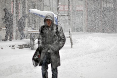 Hakkari'nin Yüksekova ilçesinde vatandaşlar sabah kar yağışı ile uyandı. Yüksekova ilçe merkezinde 15 santimetreye ulaşan kar yağışı yüksek kesimlerde ise 30 santimetreyi geçti.