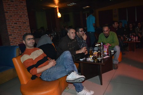 Kürt müzisyen Mehmet Atlı Yüksekovada düzenlenen etkinlikte hayranlarıyla buluştu.