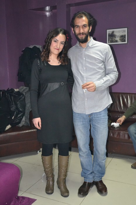 Kürt müzisyen Mehmet Atlı Yüksekovada düzenlenen etkinlikte hayranlarıyla buluştu.