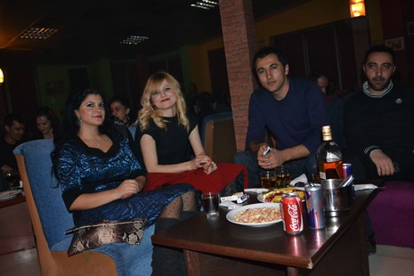 Kürt müzisyen Mehmet Atlı Yüksekovada düzenlenen etkinlikte hayranlarıyla buluştu.