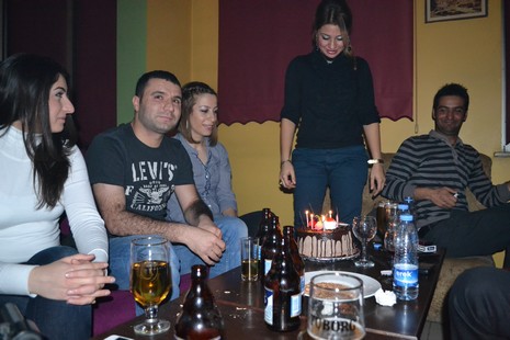 Kürt müzisyen Mehmet Atlı Yüksekovada düzenlenen etkinlikte hayranlarıyla buluştu.