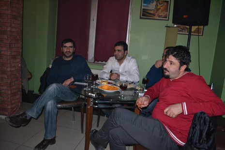 Kürt müzisyen Mehmet Atlı Yüksekovada düzenlenen etkinlikte hayranlarıyla buluştu.