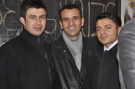 Hakkarinin Yüksekova ilçesinde Halk Eğitim Müdürlüğü bünyesinde Gümüş Takı İşletmeciliği ve Hazır Örme kursu öğrencilerin hünerlerini sergilediler.