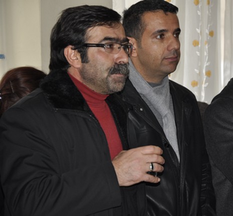 Hakkarinin Yüksekova ilçesinde Halk Eğitim Müdürlüğü bünyesinde Gümüş Takı İşletmeciliği ve Hazır Örme kursu öğrencilerin hünerlerini sergilediler.