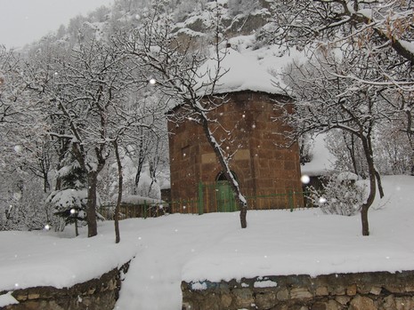 Hakkarinin Çukurca İlçesinde Dün Geceden İtibaren Aralıksız Süren Kar Yağışı, Kentte Günlük Hayatı Olumsuz Yönde Etkiledi