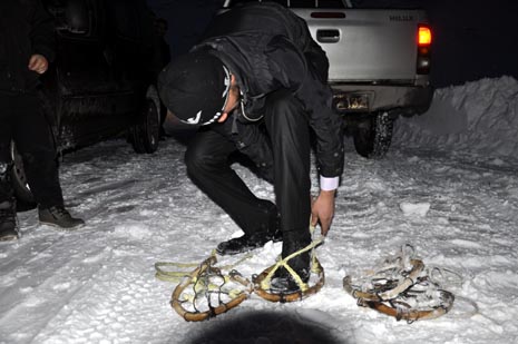Hakkari'nin Yüksekova ilçesinde kapanan yollar açılıyor
