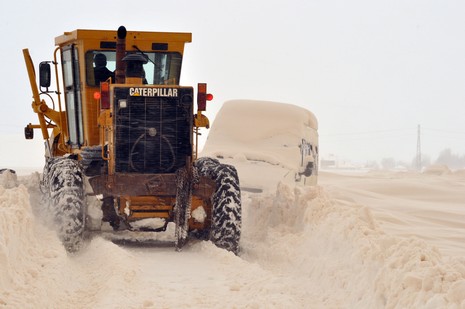 
Hakkarinin Yüksekova ilçesine bağlı Dedeler Köyünde doğum sancıları artan Esma Aslan için İl Özel İdare, 112 ve basın mensupları seferber oldu.