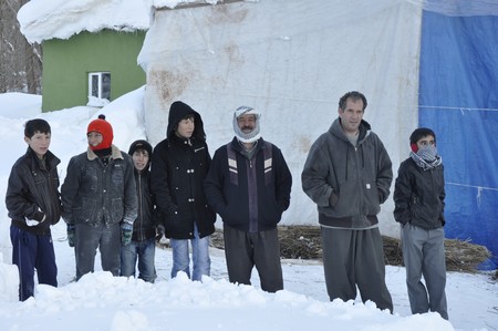 Yüksekova'da kapalı köy yolları açılıyor