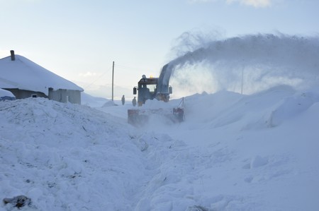 Yüksekova'da kapalı köy yolları açılıyor