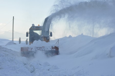 Yüksekova'da kapalı köy yolları açılıyor