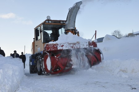 Yüksekova'da kapalı köy yolları açılıyor